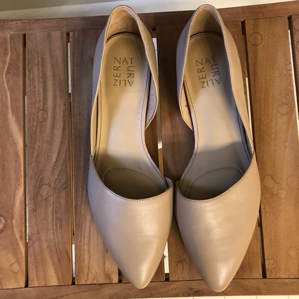 Naturalizer 10W Taupe flats